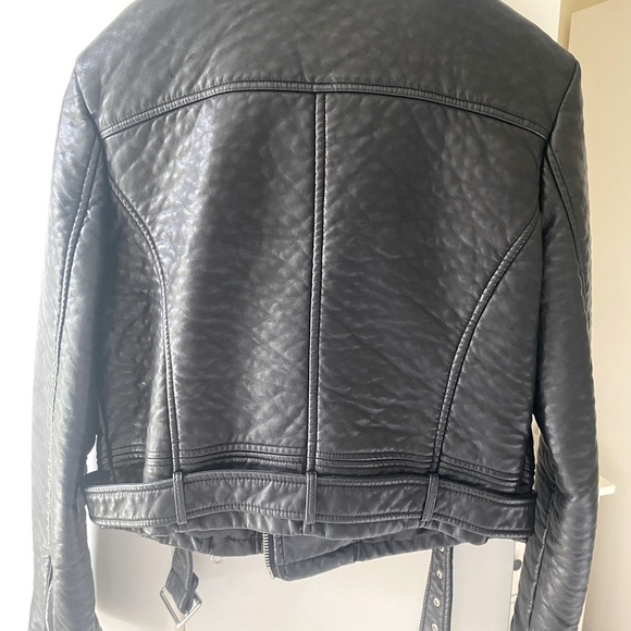Cropped Vegan 🌱 Leather Moto Jacket - Picture 4 of 6